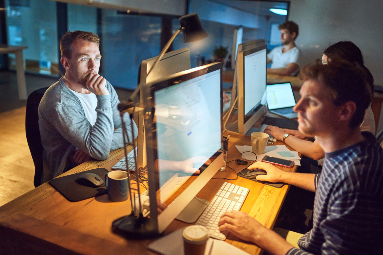 article-image-facebook-content-moderators-work-in-filthy-stressful-conditions-and-experience-emotional-trauma-daily-reports-the-verge