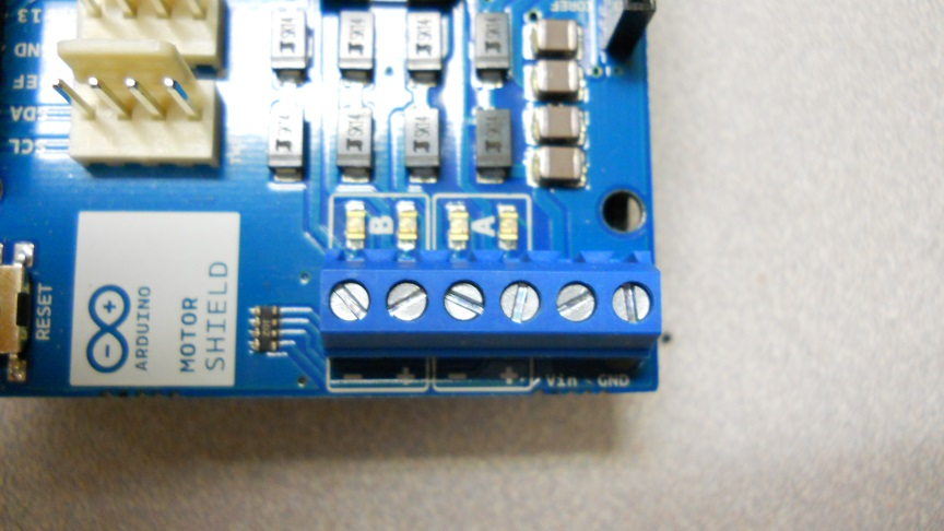 controlling-dc-motors-using-shield-img-2