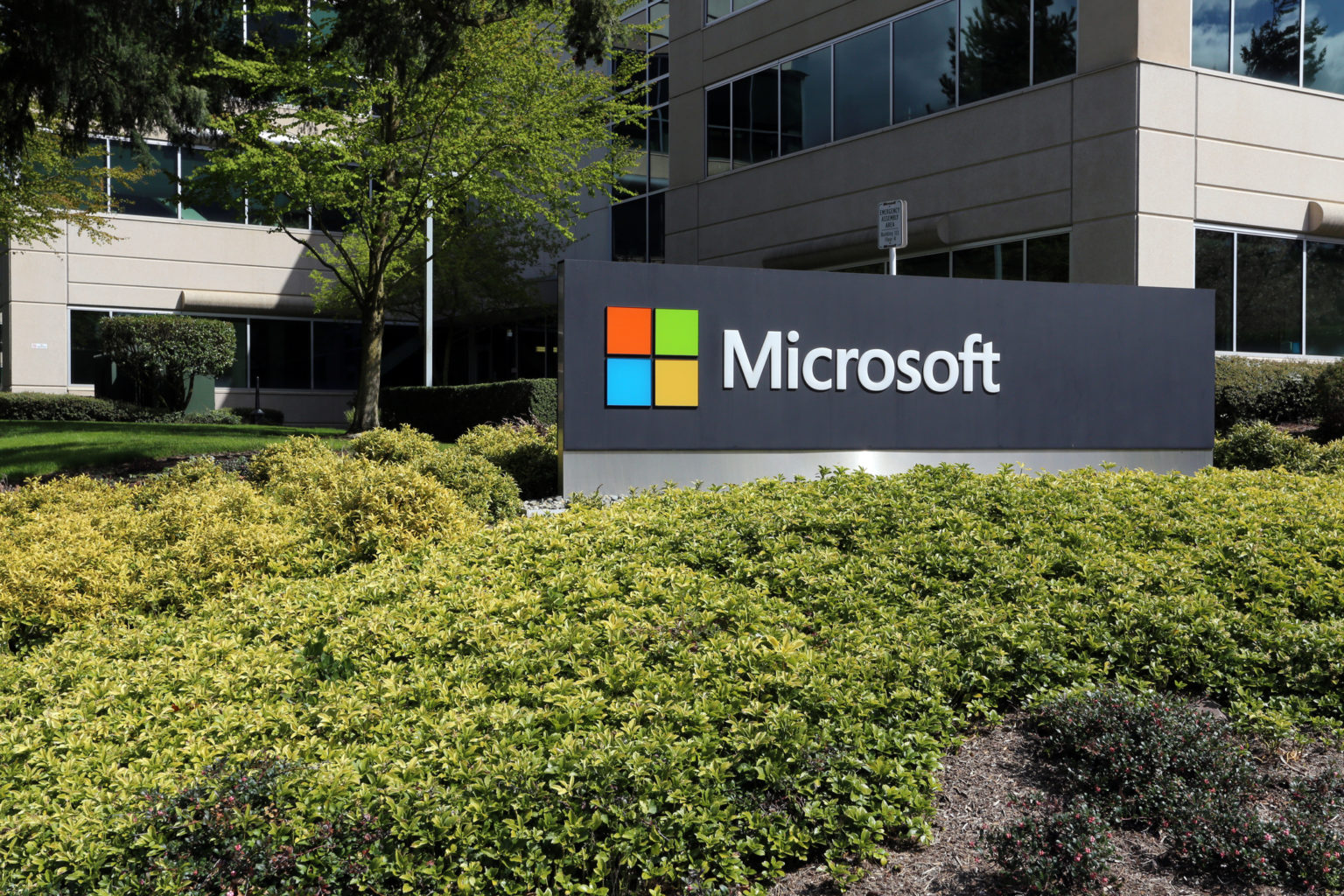 article-image-microsoft-wins-480-million-us-army-contract-for-hololens