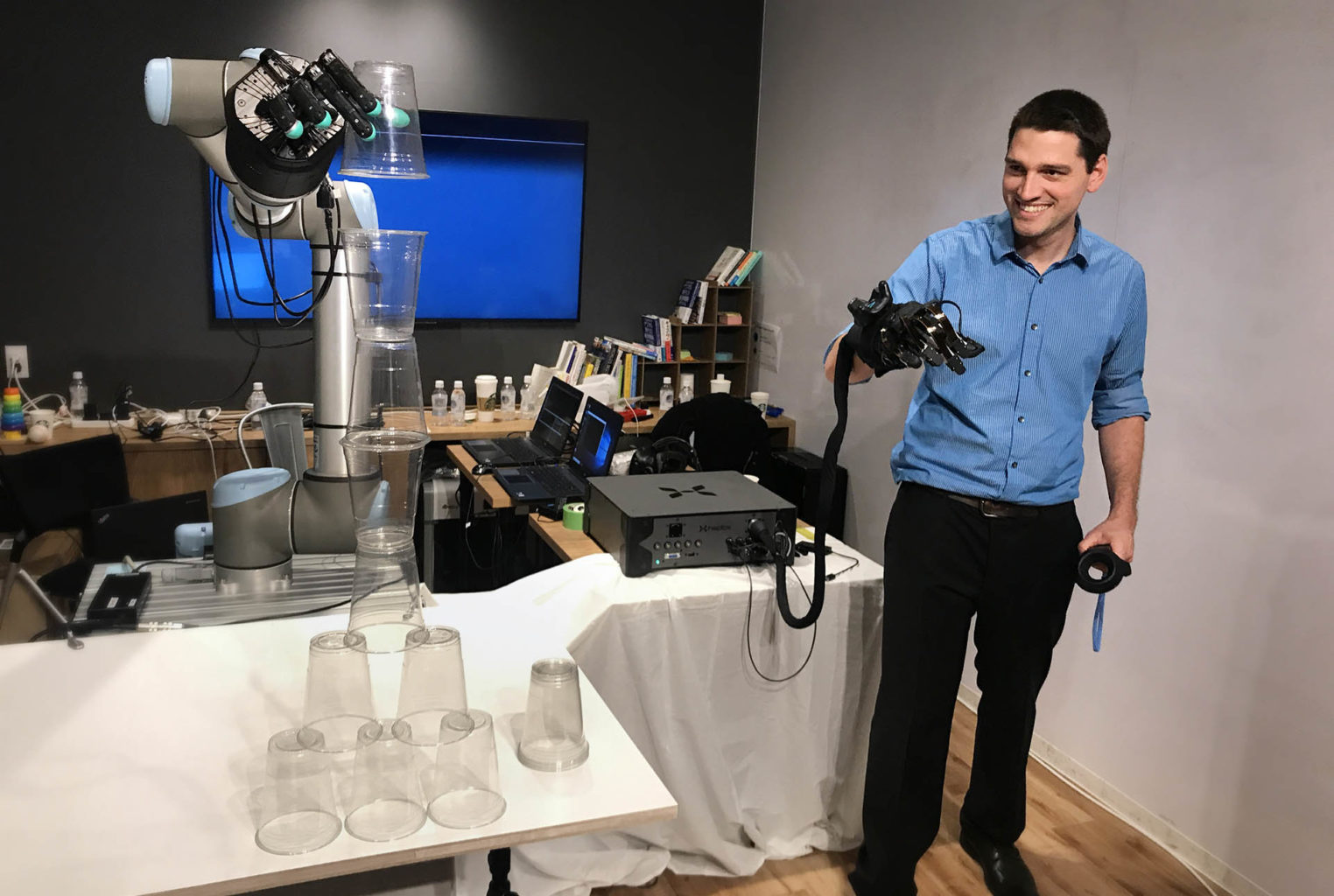 shadow-robot-company-syntouch-and-haptx-ana-holdings-collaborate-on-haptic-robot-hand-that-can-successfully-transmit-touch-across-the-globe-img-2