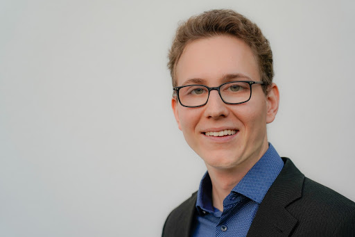 with-python-you-can-create-self-explanatory-concise-and-engaging-data-visuals-and-present-insights-that-impact-your-business-tim-grosmann-and-mario-dobler-interview-img-1